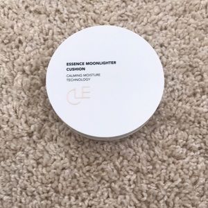 CLE Essence Moonlighter Cushion Highlighter